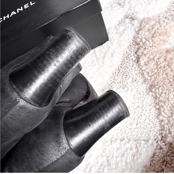 CHANEL CC LOGO CAP TOE ANKLE BLOCK HEEL BOOTS 35.5 - Picture 8 of 10